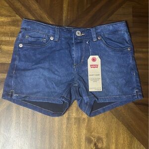 Girl Levi shorts